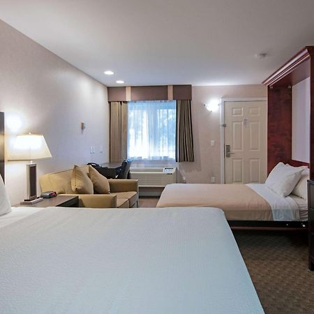Travelodge By Wyndham Kamloops Mountview Extérieur photo