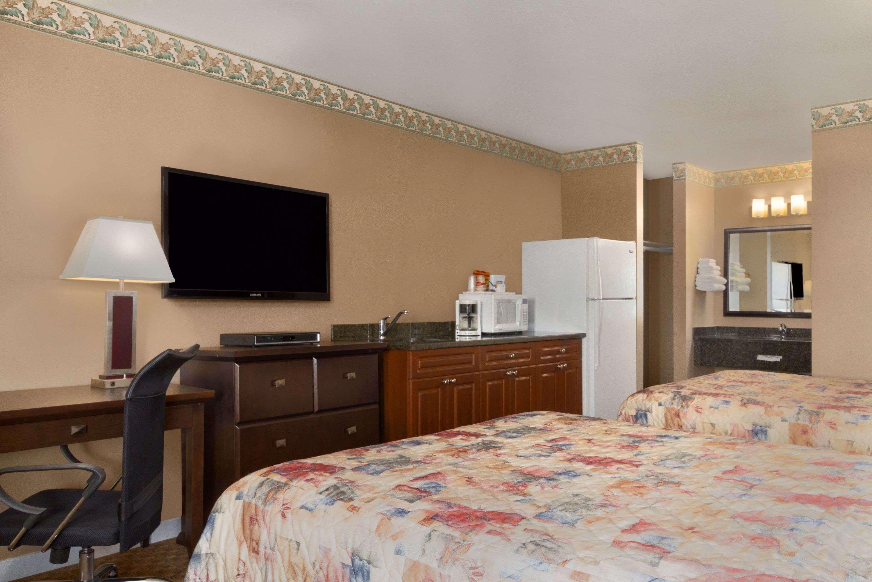 Travelodge By Wyndham Kamloops Mountview Extérieur photo