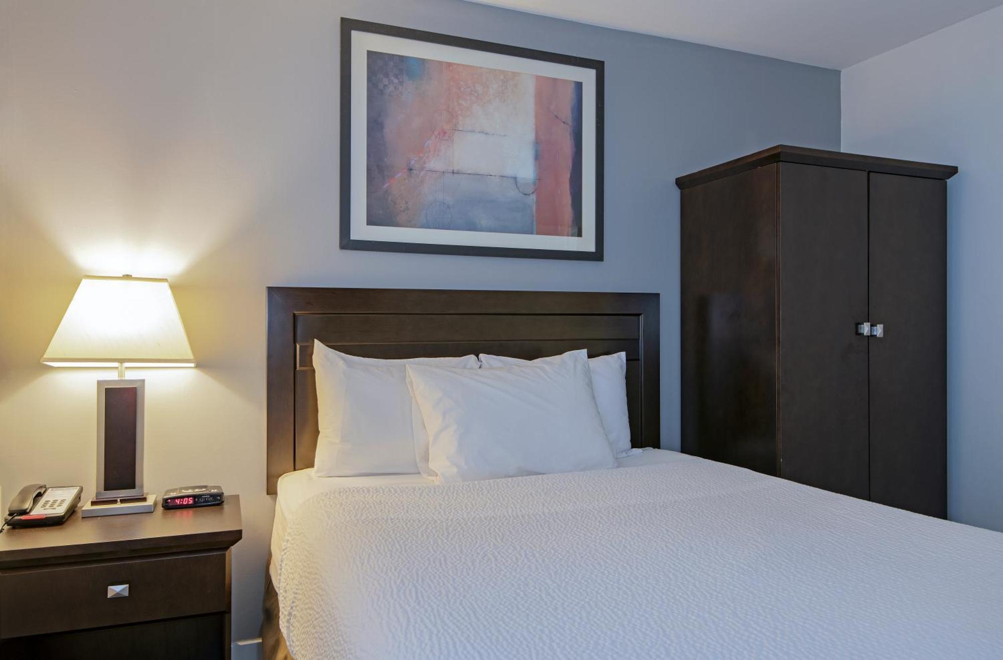 Travelodge By Wyndham Kamloops Mountview Extérieur photo