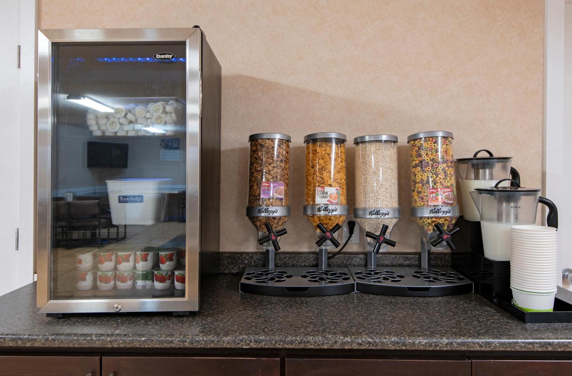 Travelodge By Wyndham Kamloops Mountview Extérieur photo