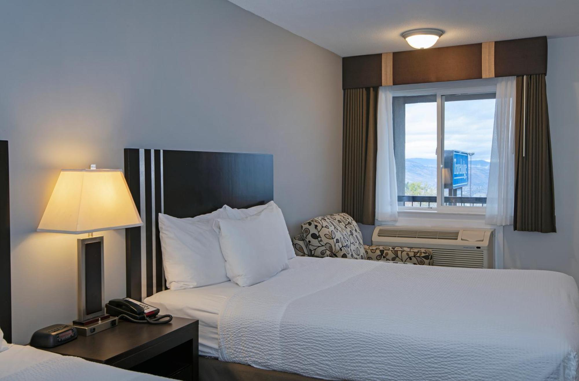 Travelodge By Wyndham Kamloops Mountview Extérieur photo