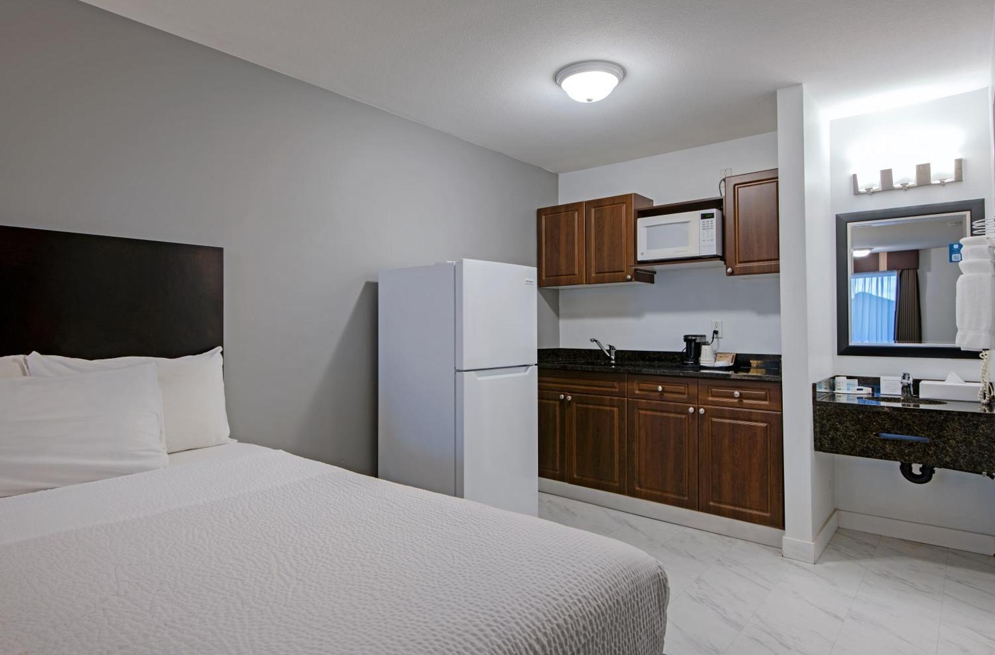 Travelodge By Wyndham Kamloops Mountview Extérieur photo