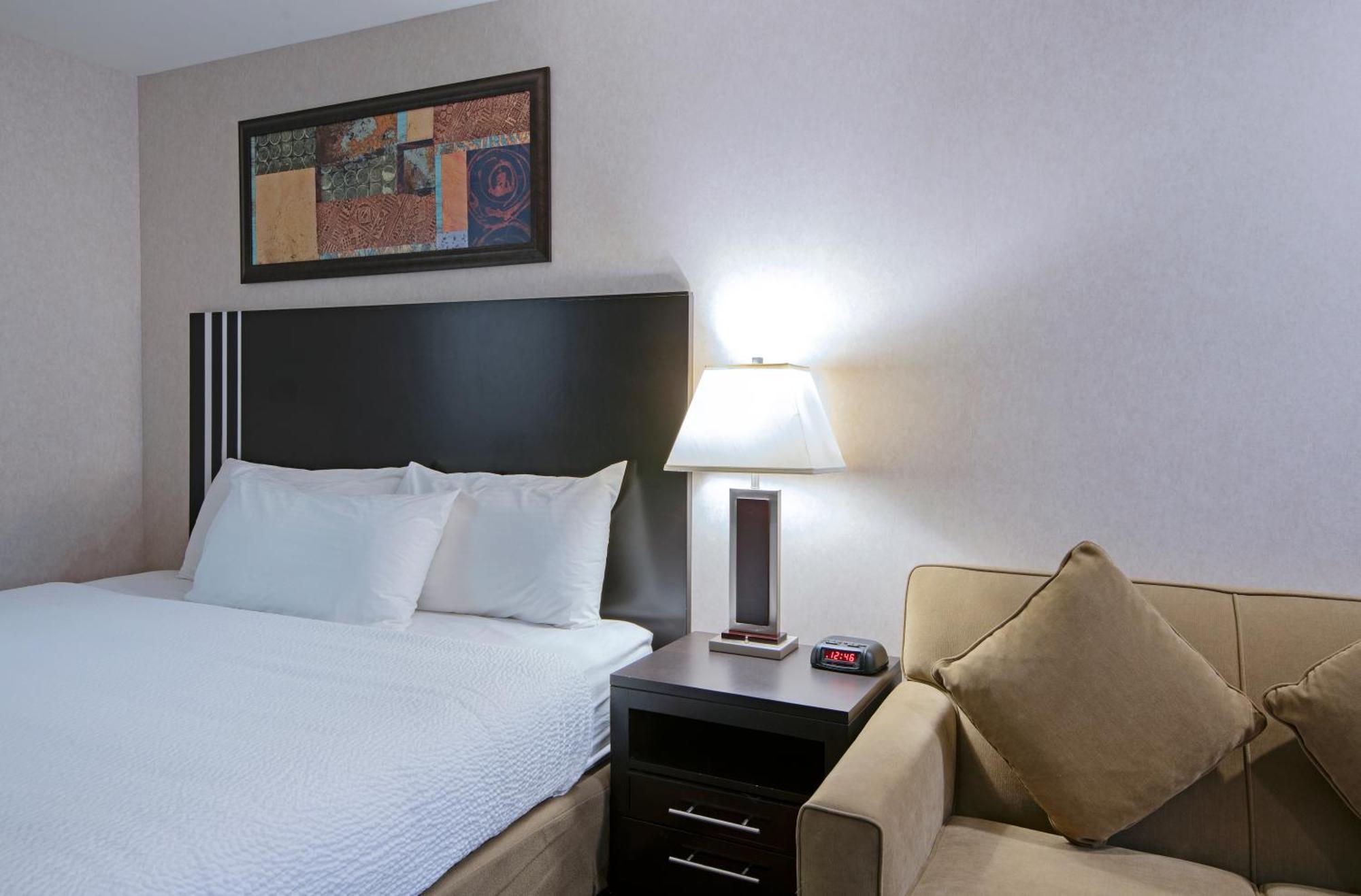 Travelodge By Wyndham Kamloops Mountview Extérieur photo