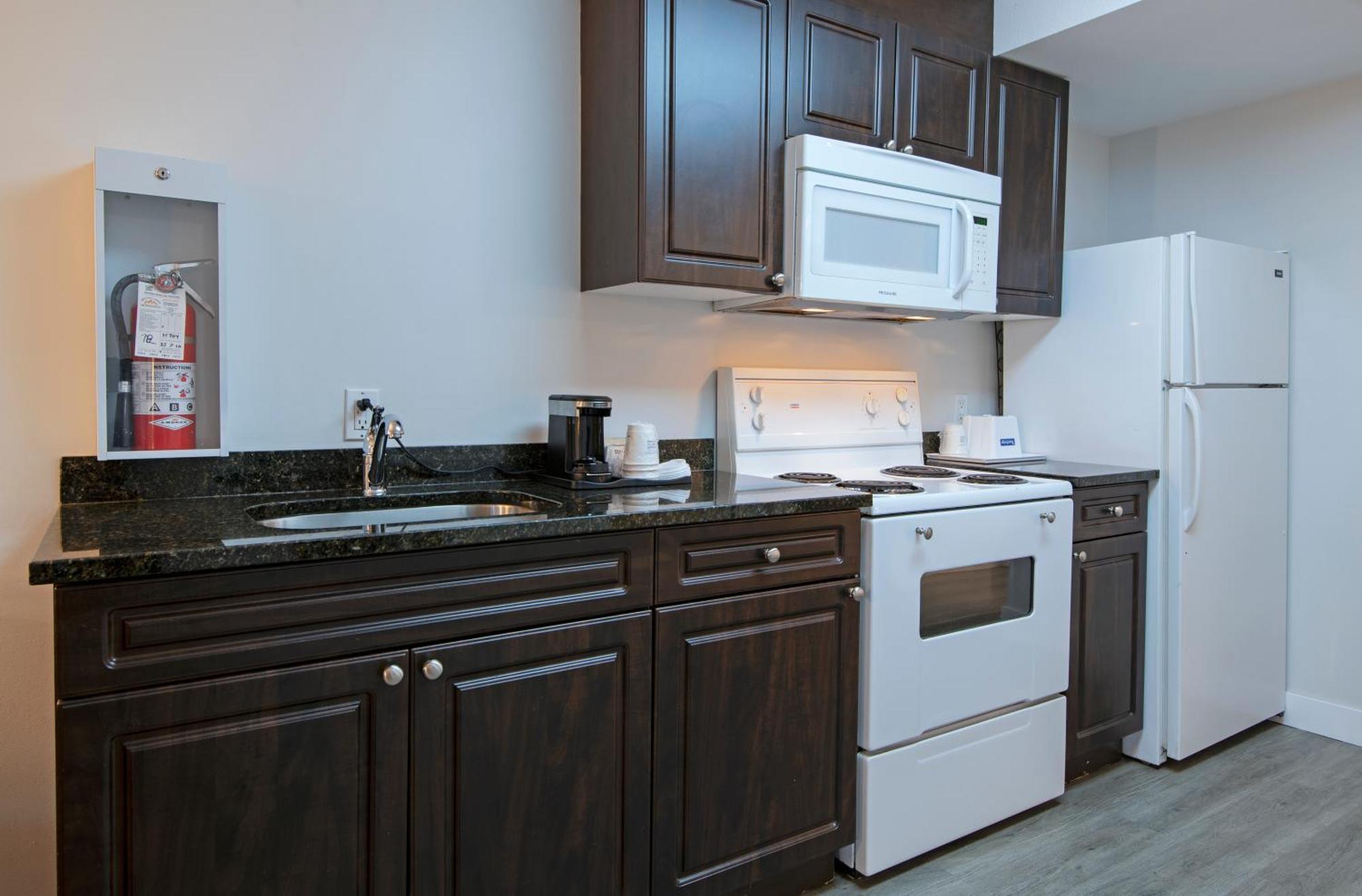 Travelodge By Wyndham Kamloops Mountview Extérieur photo
