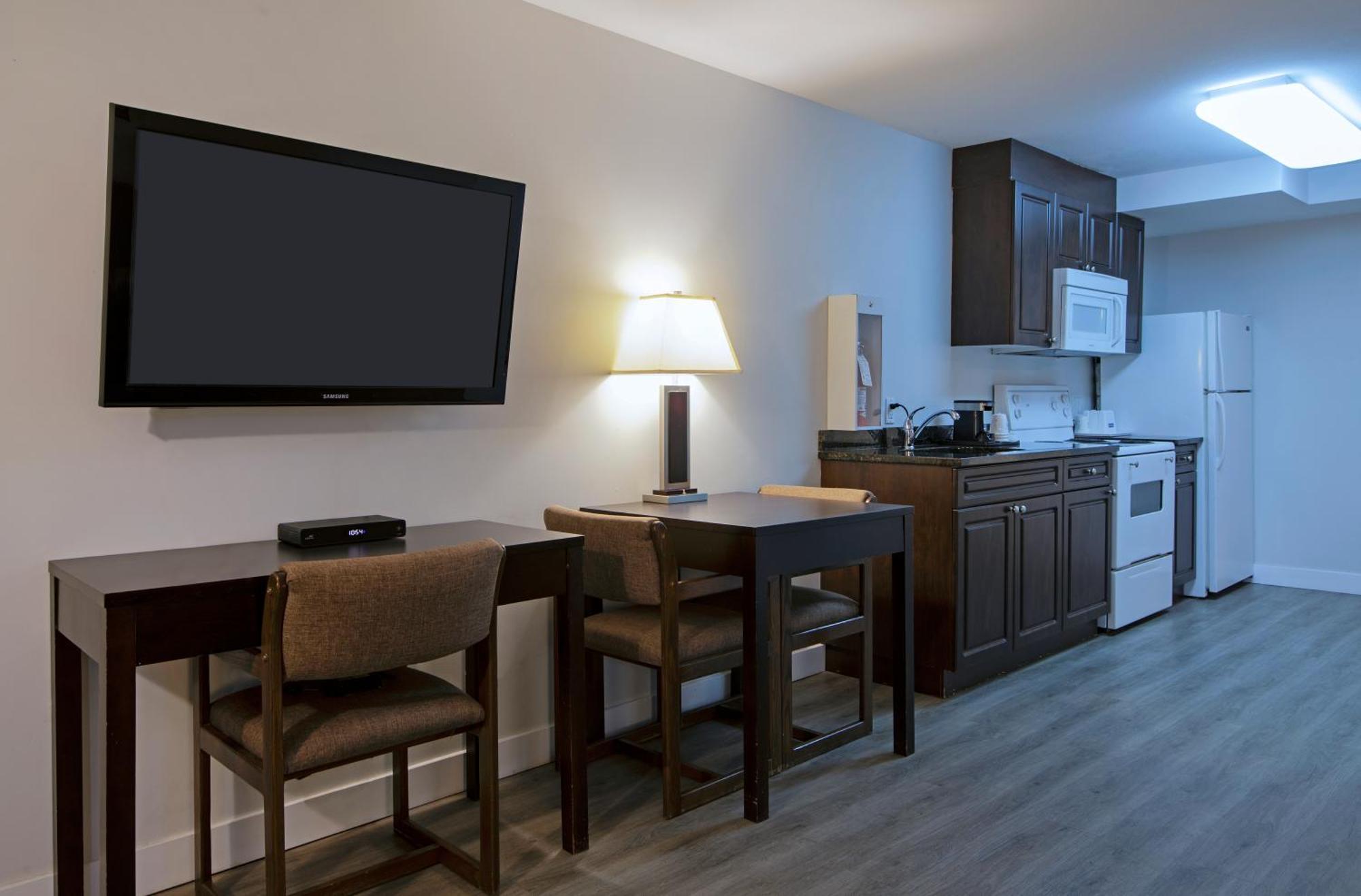 Travelodge By Wyndham Kamloops Mountview Extérieur photo