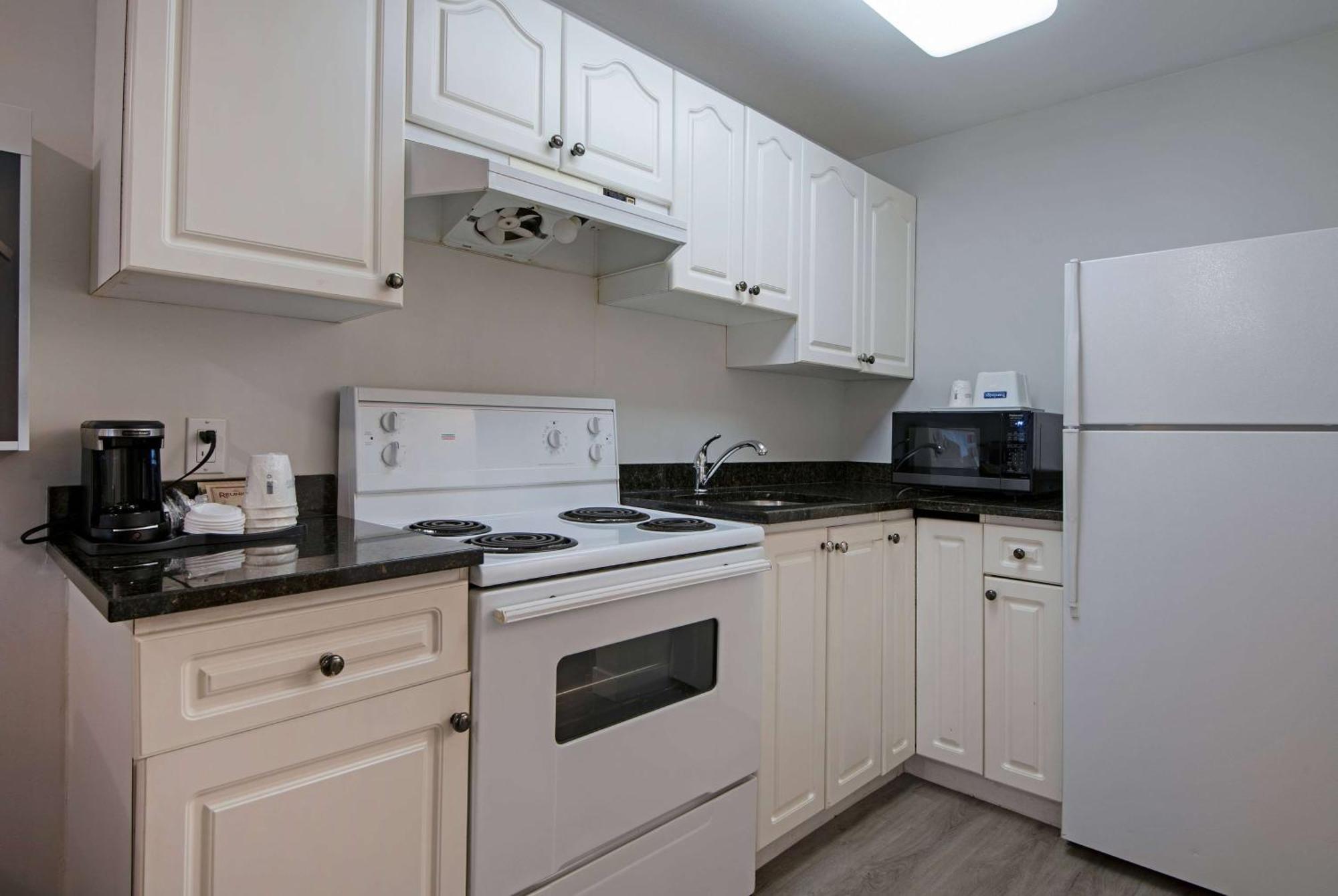 Travelodge By Wyndham Kamloops Mountview Extérieur photo